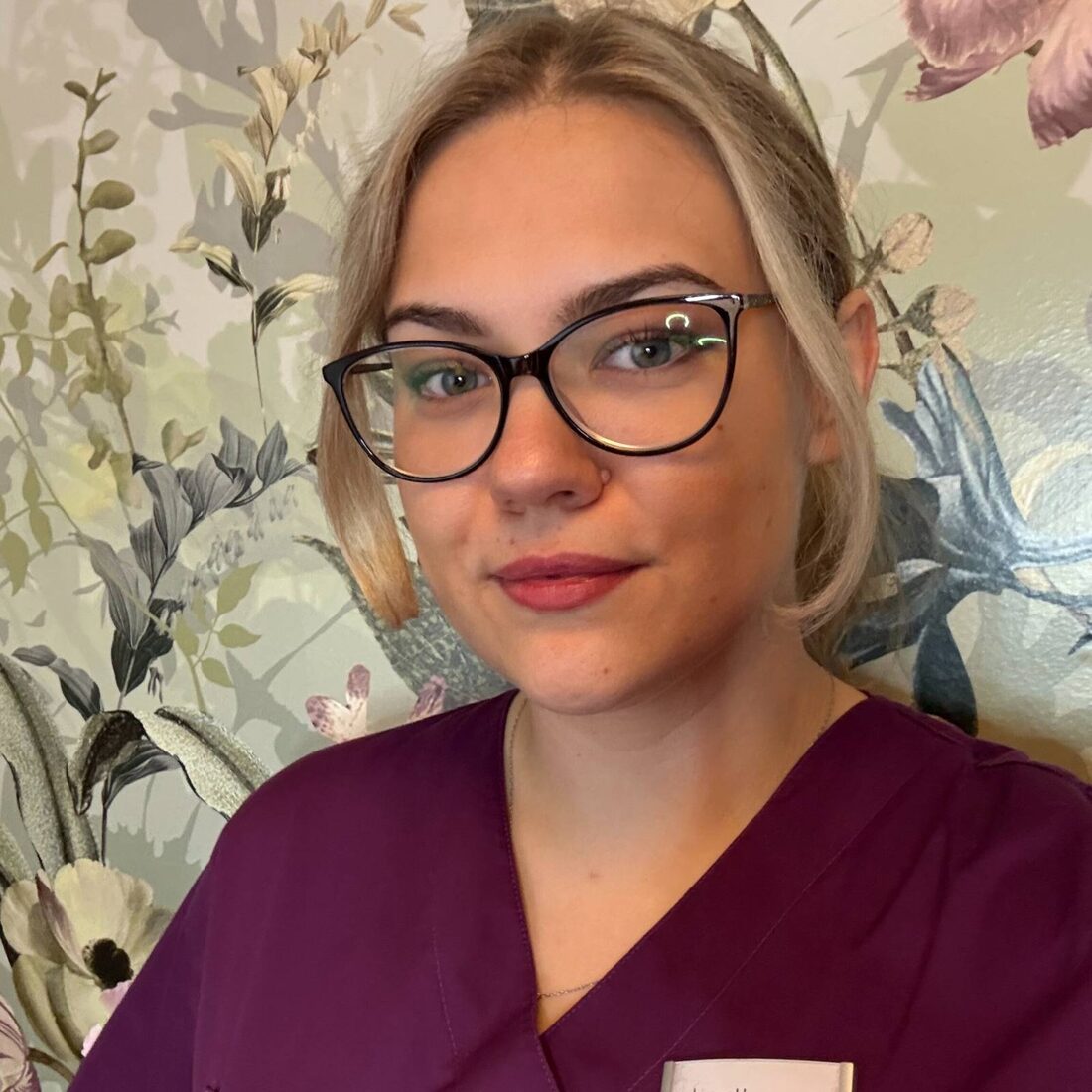 Portrait von Hannah Zahn, Kosmetikerin der Wohlfühl Etage